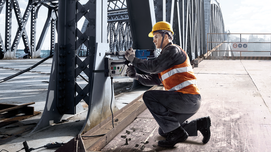 Магнітний свердлильний верстат GBM 50-2 Bosch Professional, артикул: 06011B4020, код товару: TLB-02405 фото